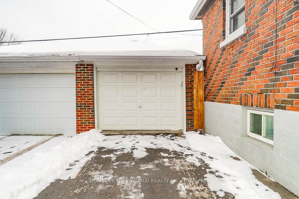 137 Banting Avenue, Oshawa, ON L1H 2M5 – photo 3