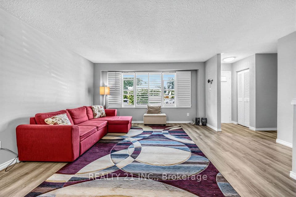 376 Vancouver Crescent, Oshawa, ON L1J 5X9 – photo 3