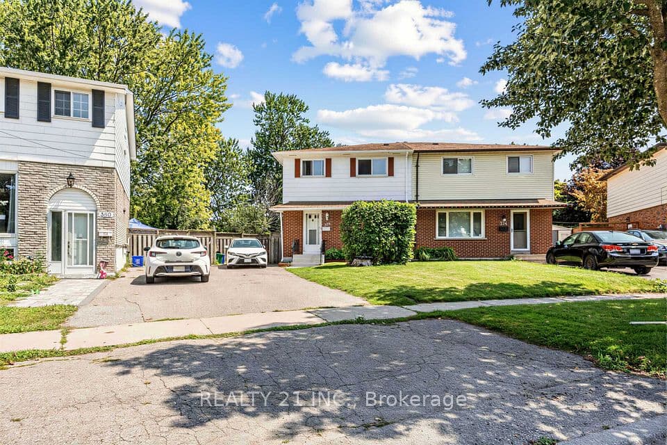 376 Vancouver Crescent, Oshawa, ON L1J 5X9 – main photo