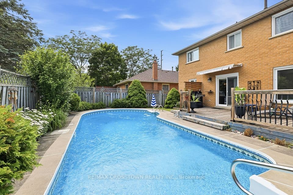 4 Martinet Street, Whitby, ON L1N 8K8 – main photo