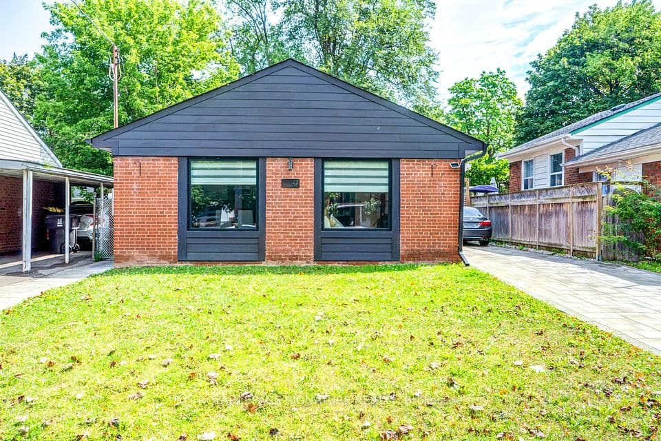 23 Denham Road, Toronto, ON M1P 1W5 – main photo