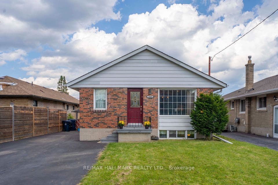 1557 Pharmacy Avenue, Toronto, ON M1R 2K4 – photo 2