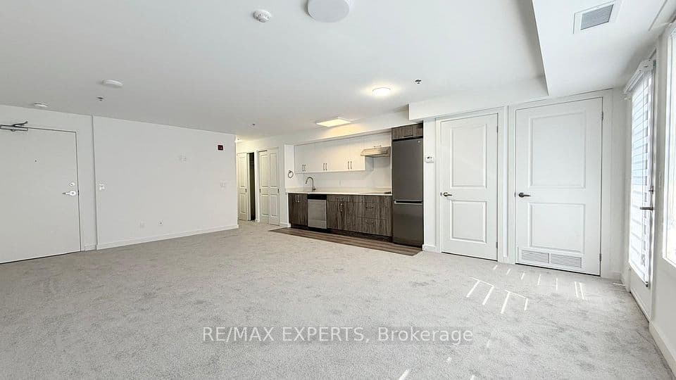 45 Connaught Avenue 404, Toronto, ON M4L 2V8 – main photo