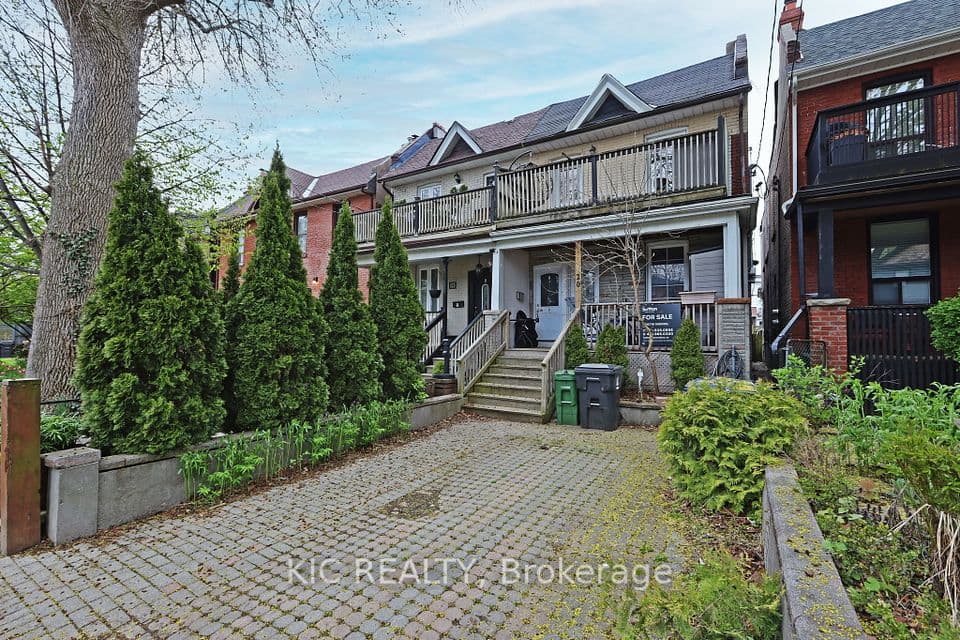 20 Ashdale Avenue, Toronto, ON M4L 2Y7 – main photo