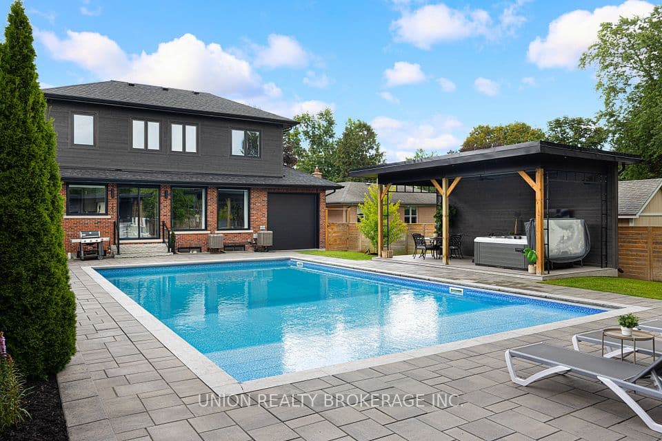 400 Rouge Hills Drive, Toronto, ON M1C 2Z5 – main photo