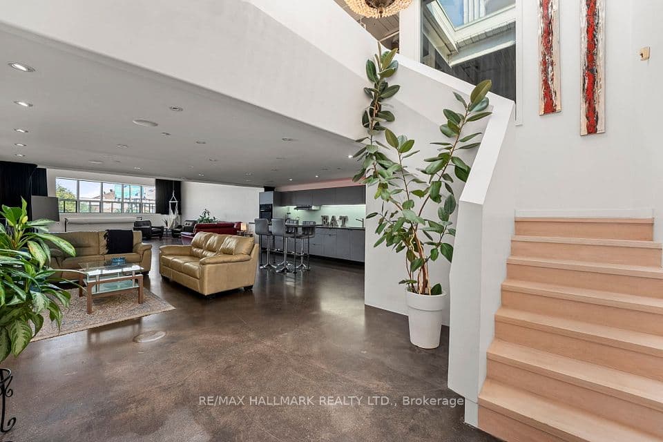 1173 Dundas Street E 226, Toronto, ON M4M 3P1 – photo 2