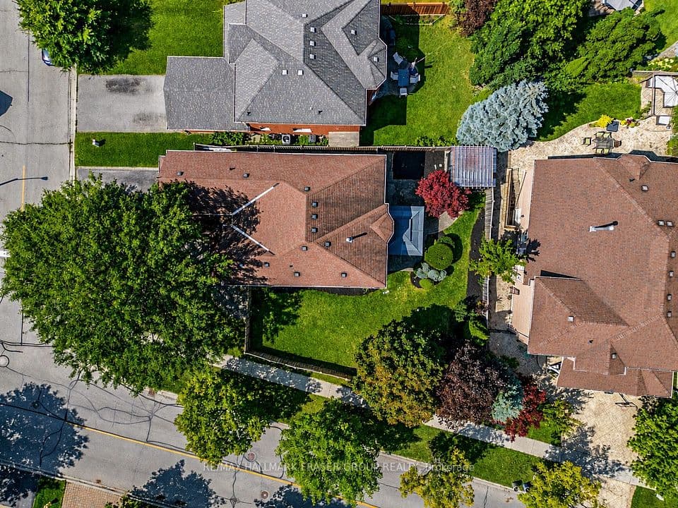 1 Mcneilage Court, Ajax, ON L1T 3Z5 – photo 2