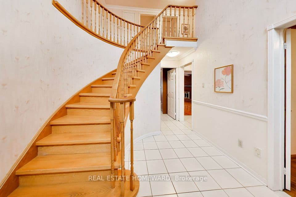 23 Hutchcroft Avenue, Toronto, ON M1V 3S3 – photo 2