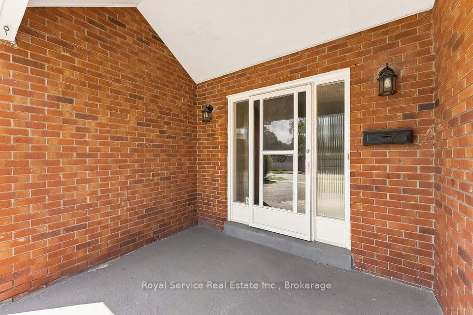 640 Hillcroft Street, Oshawa, ON L1G 7K6 – photo 3