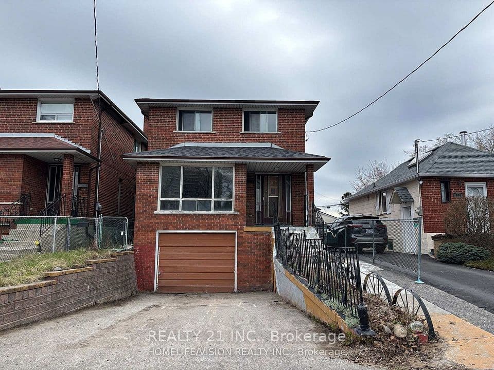 102 Magnolia Avenue, Toronto, ON M1K 3K6 – main photo