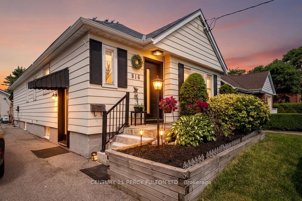 816 N SIMCOE Street N, Oshawa, ON L1G 4V8 – main photo