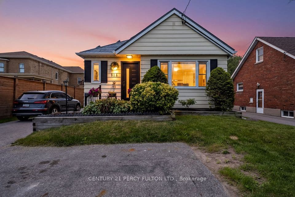 816 N SIMCOE Street N, Oshawa, ON L1G 4V8 – photo 2