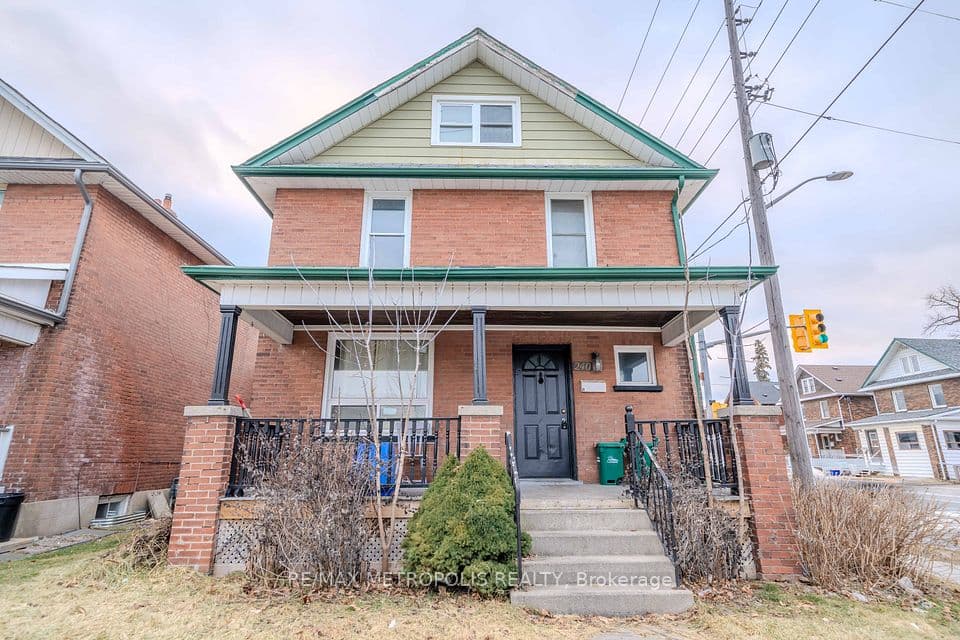 240 Division Street, Oshawa, ON L1G 5M5 – main photo