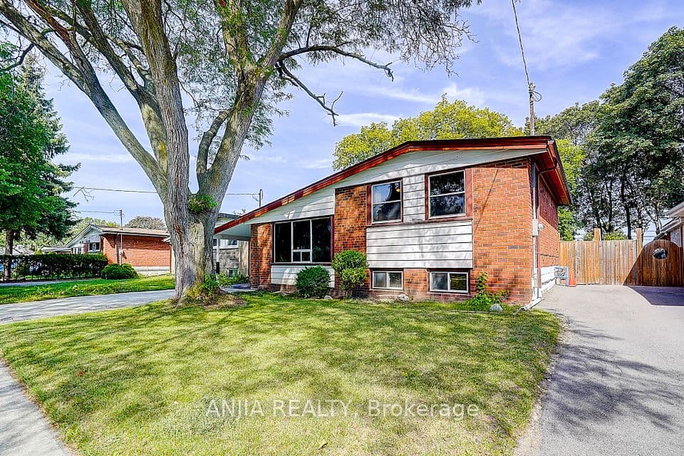 115 Portsdown Road, Toronto, ON M1P 1V4 – main photo