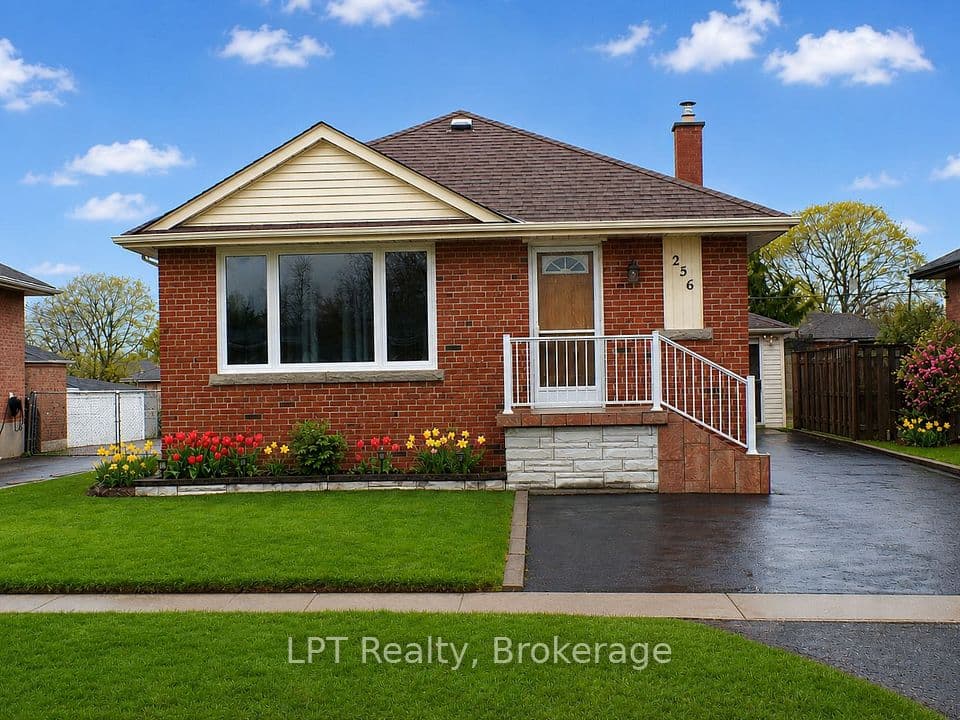 256 Farewell Street, Oshawa, ON L1H 6L9 – main photo