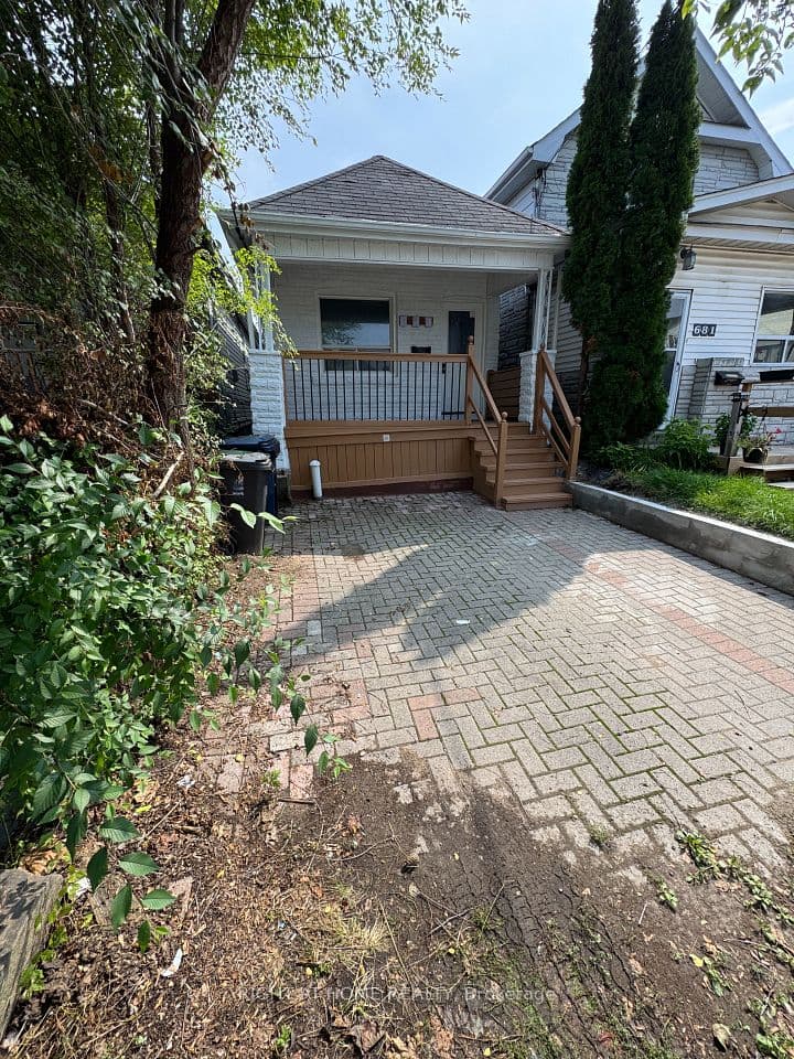 683 Mortimer Avenue, Toronto, ON M4C 2K1 – photo 3