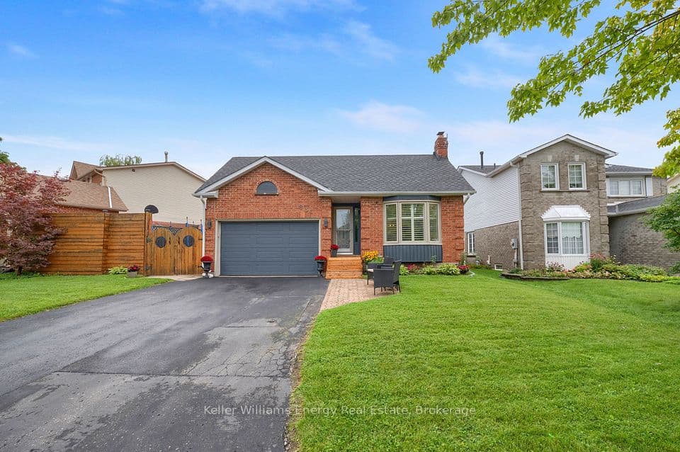 831 Lavis Street, Oshawa, ON L1K 1W8 – main photo