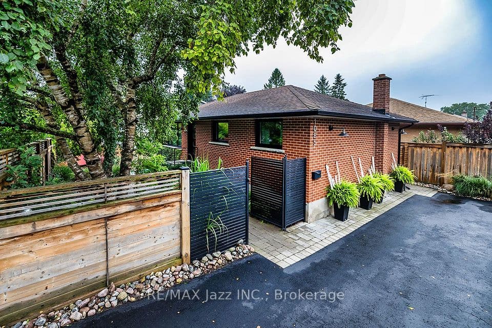 1085 Willowdale Avenue, Oshawa, ON L1H 1W7 – main photo