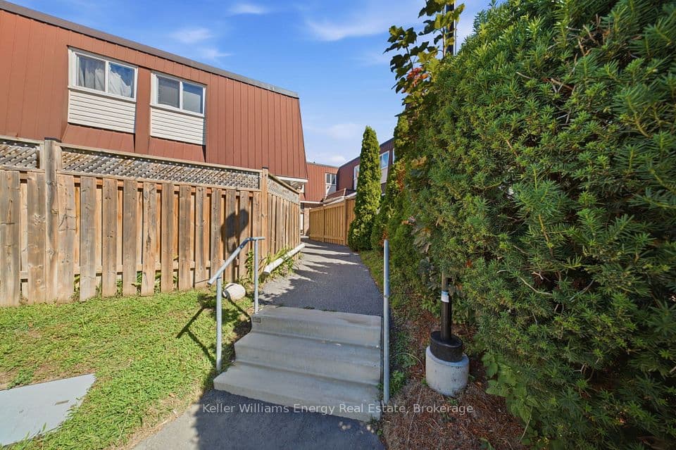1333 Mary Street N 58, Oshawa, ON L1G 6Z3 – main photo