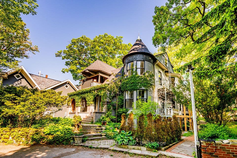 3025 Queen Street E, Toronto, ON M1N 1A5 – main photo
