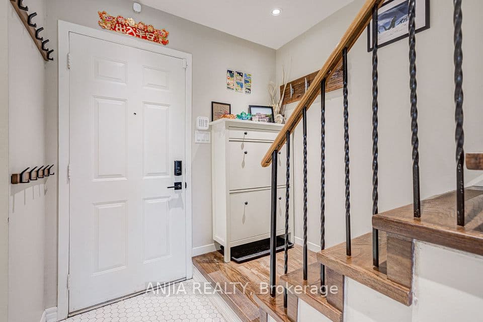 8 Maresfield Drive, Toronto, ON M1V 2X1 – photo 2