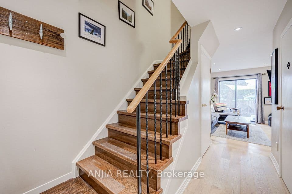 8 Maresfield Drive, Toronto, ON M1V 2X1 – photo 3