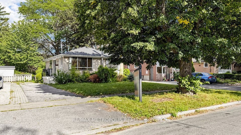 139 Pandora Circle, Toronto, ON M1H 1V8 – main photo