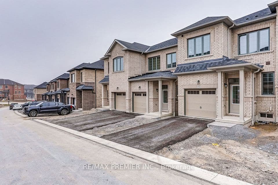1228 Elizabeth Mackenzie Drive, Pickering, ON L1X 0S3 – photo 3