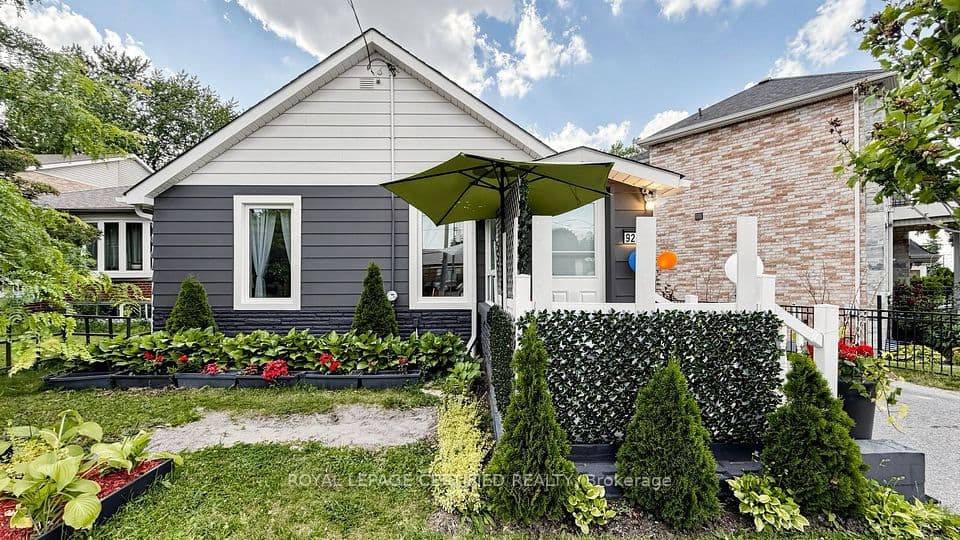922A Danforth Road, Toronto, ON M1K 1H9 – main photo