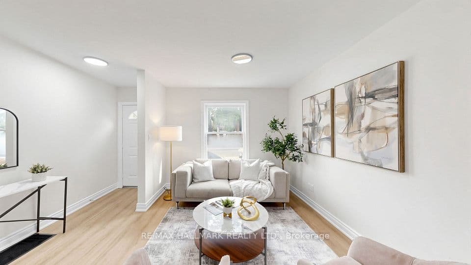 16 Queensdale Avenue, Toronto, ON M4J 1X9 – photo 2