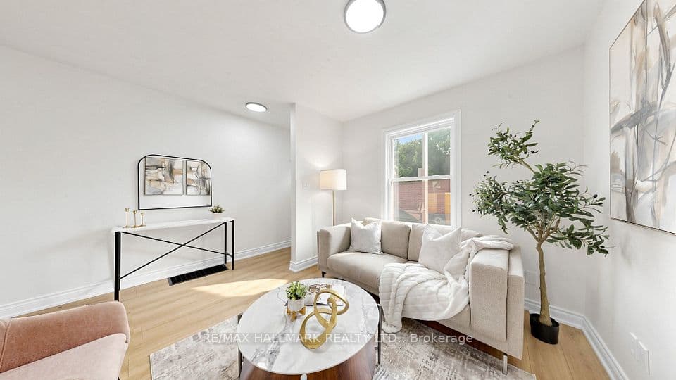 16 Queensdale Avenue, Toronto, ON M4J 1X9 – photo 3