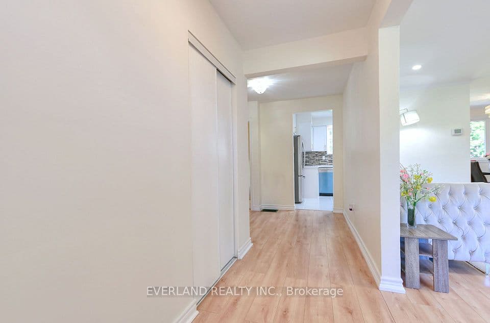 52 Fairglen Avenue, Toronto, ON M1T 1G7 – photo 2