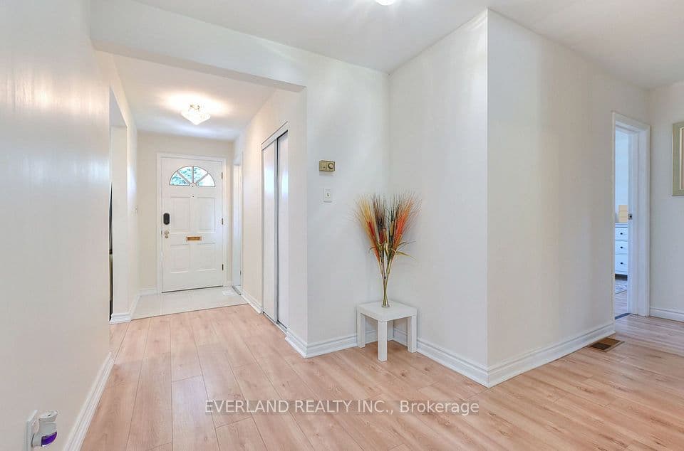 52 Fairglen Avenue, Toronto, ON M1T 1G7 – photo 3