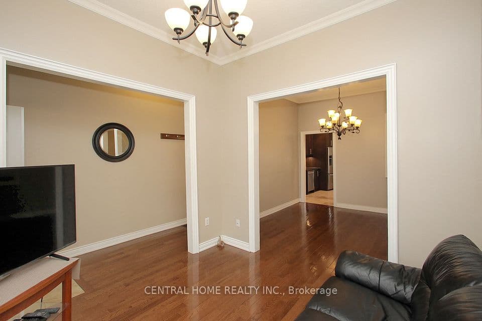 106 Carlaw Avenue, Toronto, ON M4M 2R7 – photo 2