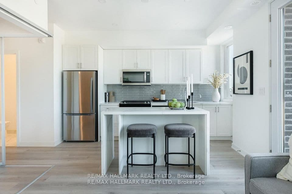 1483 O'Connor Drive 1, Toronto, ON M4B 0A7 – photo 2