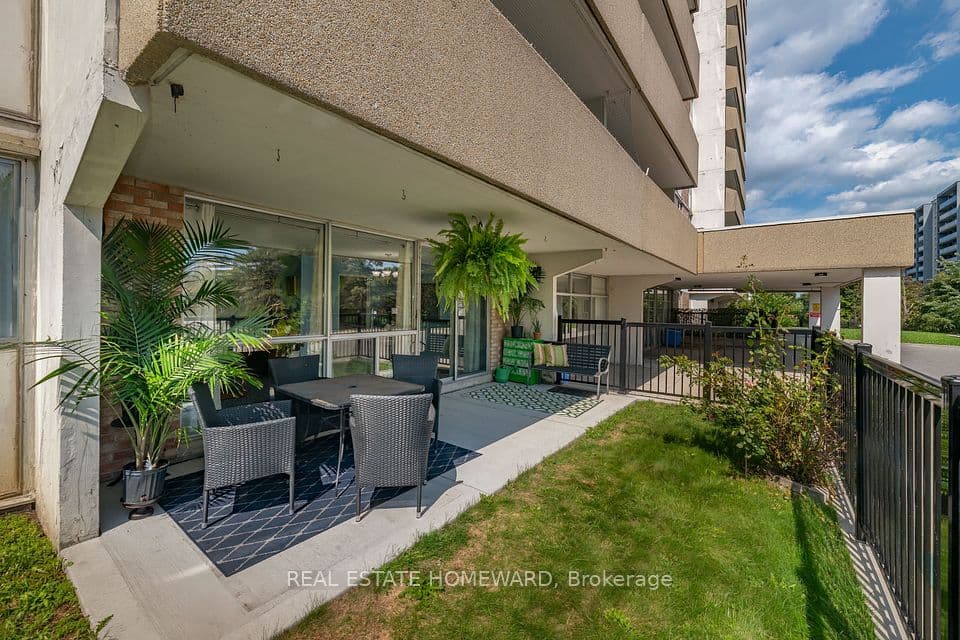 120 Dundalk Drive 105, Toronto, ON M1P 4V9 – main photo