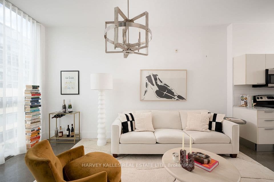 625 Queen Street E 410, Toronto, ON M4M 1G7 – main photo