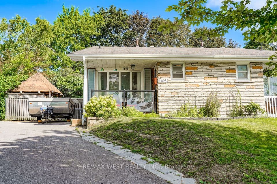 1105 Valley Court, Oshawa, ON L1J 3M4 – main photo