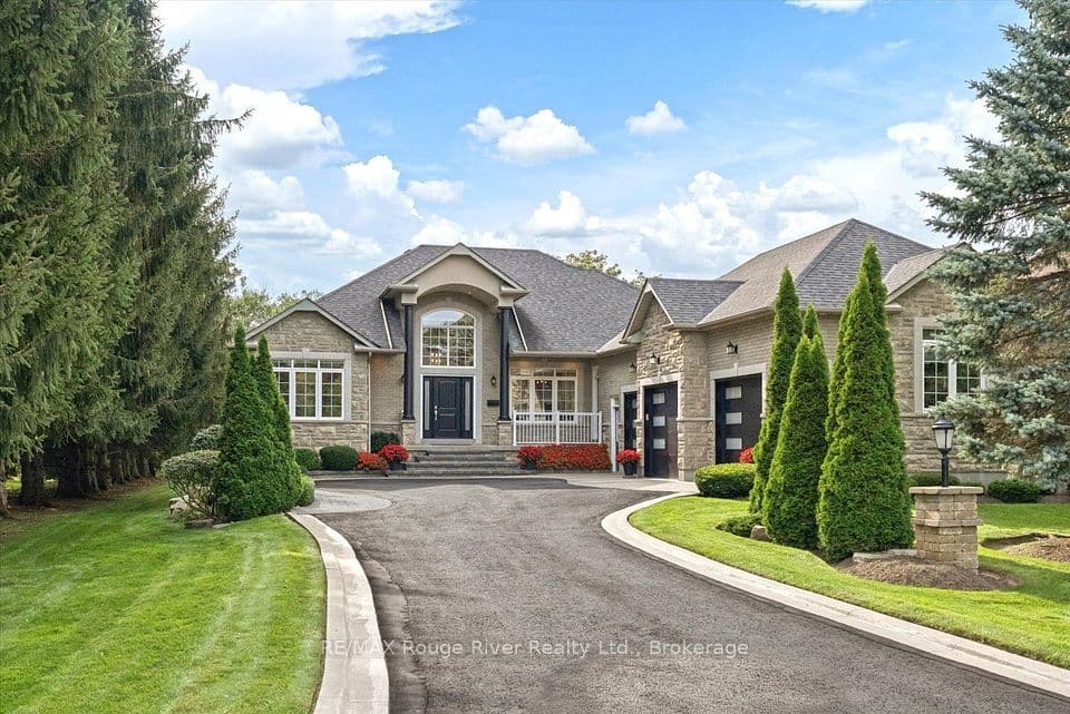 26 Hanover Court, Whitby, ON L1N 7J2 – main photo
