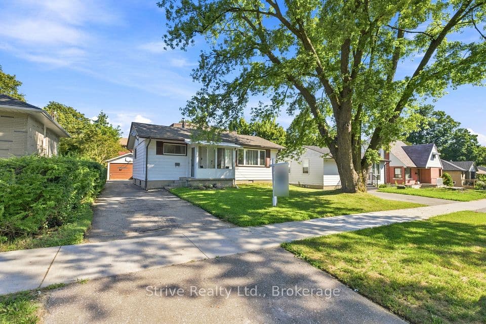 7 Admiral Road, Ajax, ON L1S 2N8 – main photo