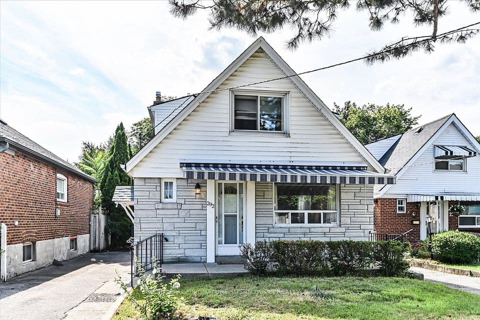 292 Glebemount Avenue, Toronto, ON M4C 3V3 – main photo