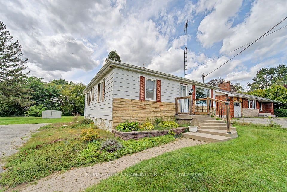 4690 Baldwin Street S, Whitby, ON L1R 2W4 – main photo