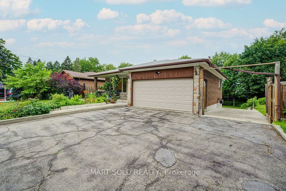 56 Gatesview Avenue, Toronto, ON M1J 3G5 – photo 3