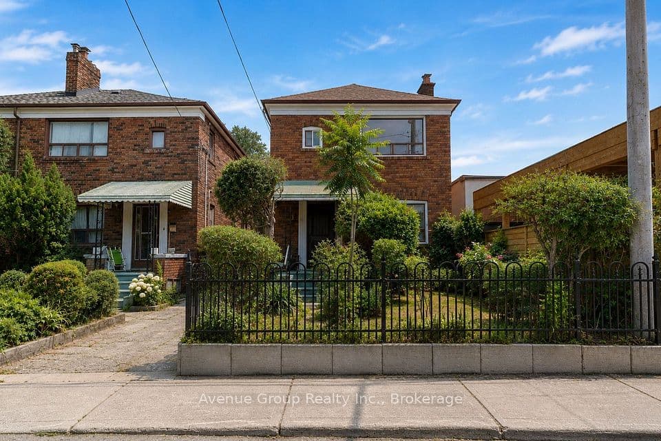 1 Warland Avenue, Toronto, ON M4J 3E8 – main photo