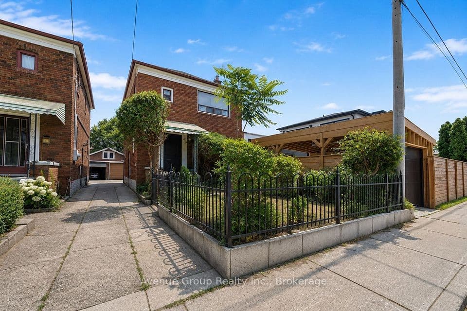 1 Warland Avenue, Toronto, ON M4J 3E8 – photo 2