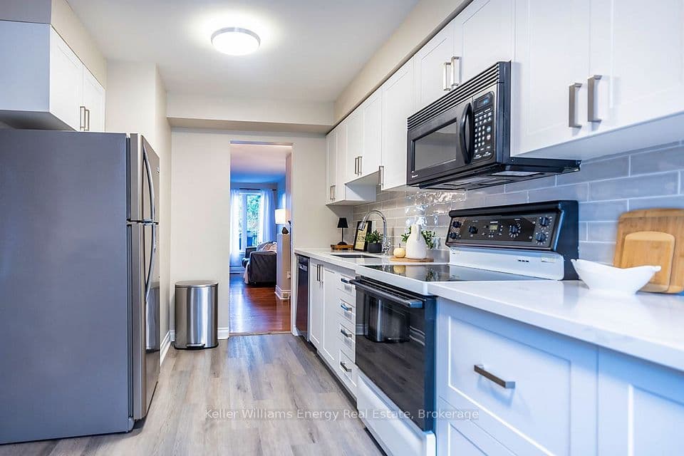 340 Pompano Court, Oshawa, ON L1K 1M9 – main photo