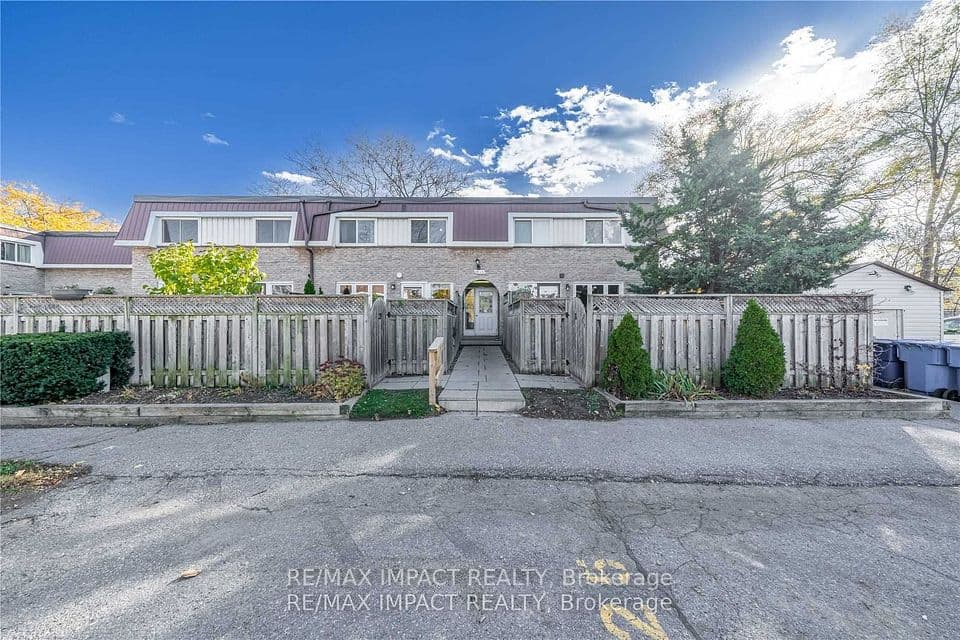 33 Taunton Road 28, Oshawa, ON L1G 3T6 – main photo
