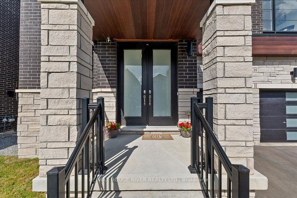 39 Armilia Place, Whitby, ON L1P 0P8 – photo 3