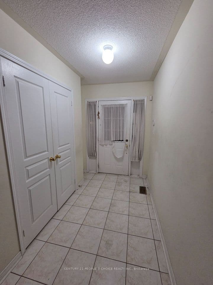 5 Curran Hall Crescent, Toronto, ON M1G 0A2 – photo 2