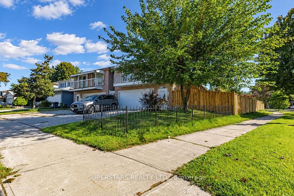 63 La Peer Boulevard, Toronto, ON M1W 2H4 – main photo